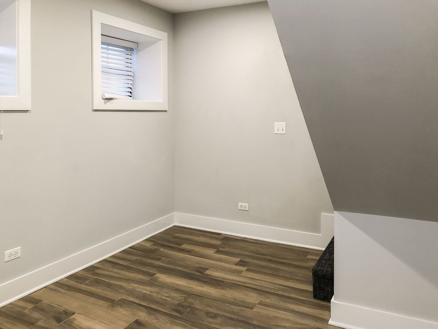 Building Photo - 1952 W Nelson St