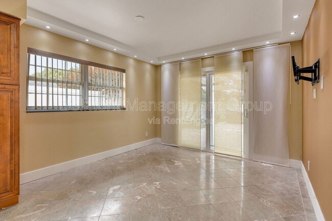 Building Photo - 283 N Ranger Blvd