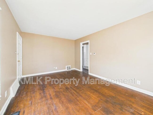 Building Photo - 871 Kennebec Ave