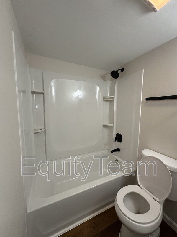 Building Photo - 3920 Mack Rd