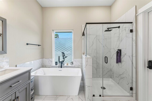 Building Photo - 405 Stonework Garden Ln