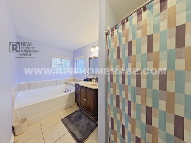 Building Photo - Coming Soon: Charming and Private Home in ...