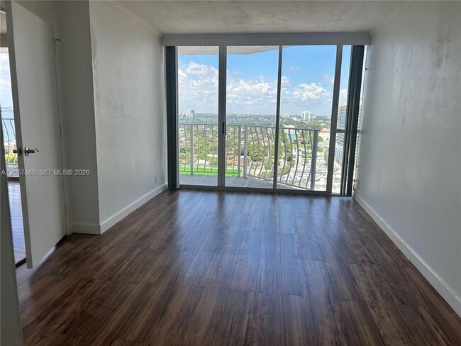 Building Photo - 7601 E Treasure Dr