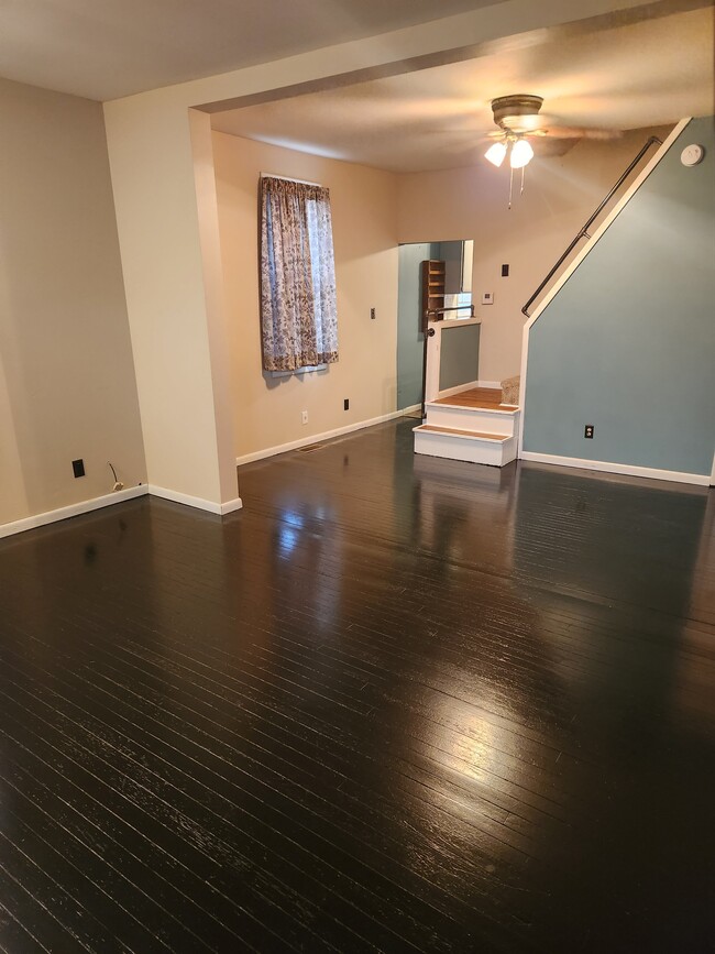 Building Photo - 1611 Ave G Ave