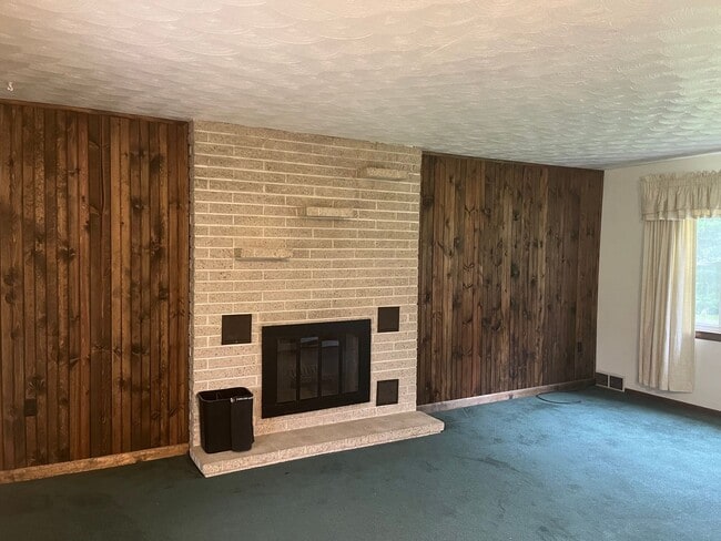 Building Photo - 3045 E Prospect Rd