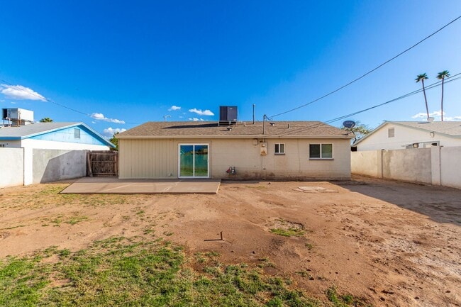 Building Photo - Beautifully updated Phoenix home!