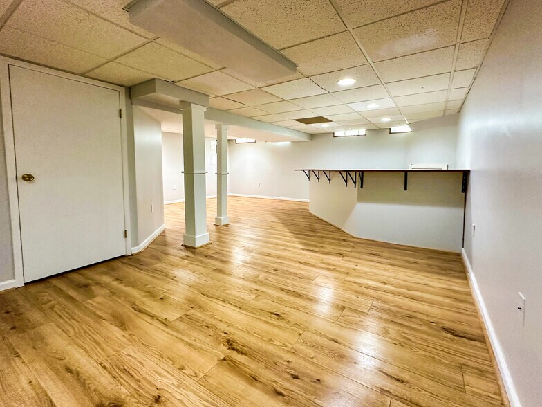 Building Photo - 273 Queens Way