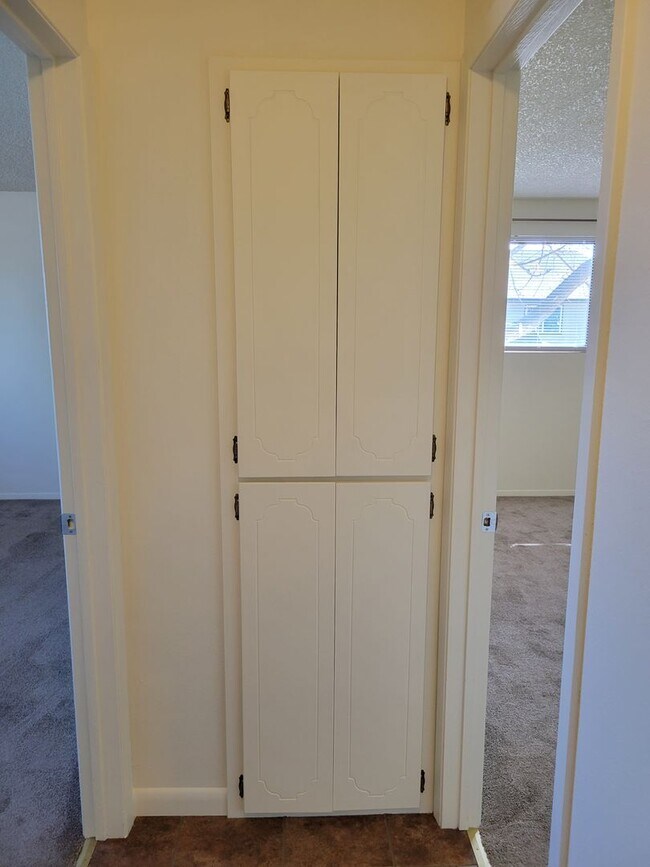 Building Photo - Coming Soon! 4 bedroom 2 bath