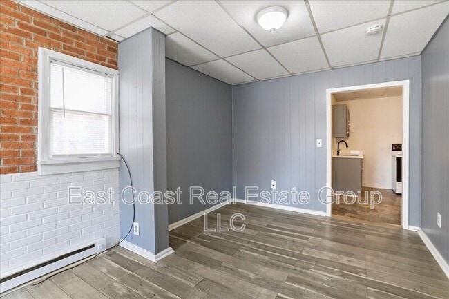 Building Photo - 300 S Potomac St