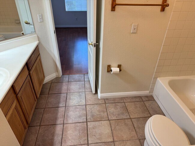 Building Photo - 8800 Crescent Ridge Ln