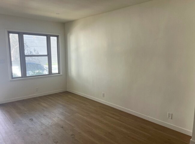 Building Photo - 7118 W Willoughby Ave