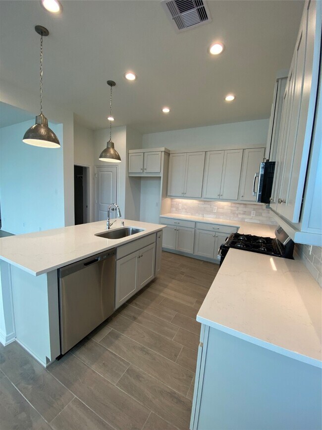 Building Photo - 620 Silver Pear Ct