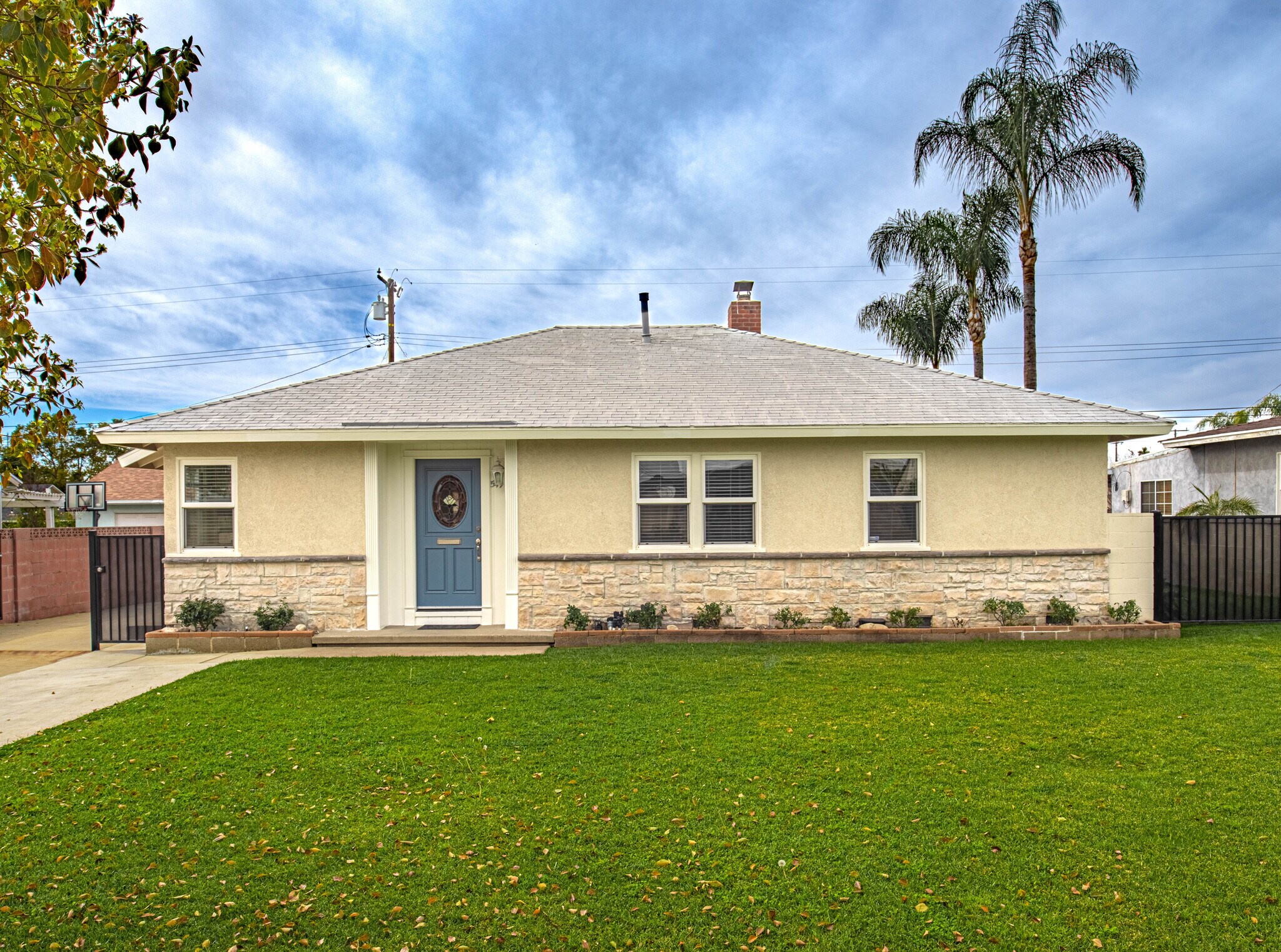 Building Photo - 549 N La Sena Ave
