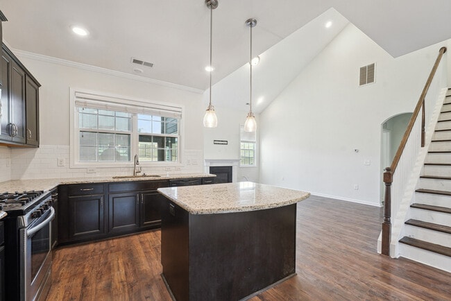 Building Photo - 2312 Longmont Dr