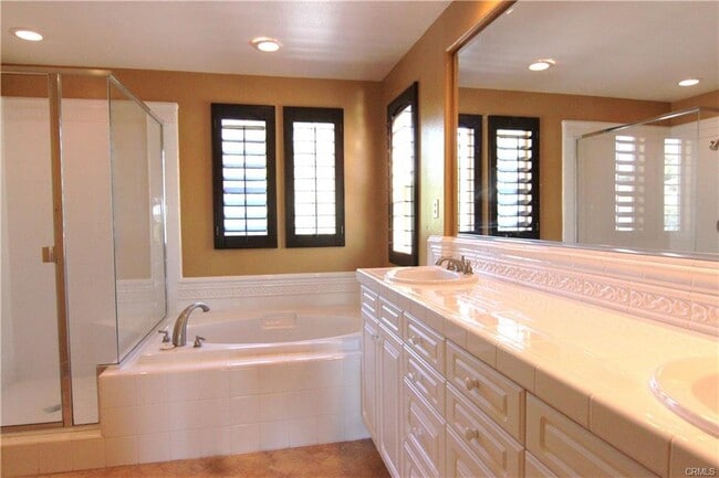 Building Photo - 16 Hearthside Rd