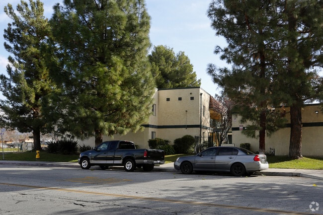 Primary Photo - Pine Tree Apartments
