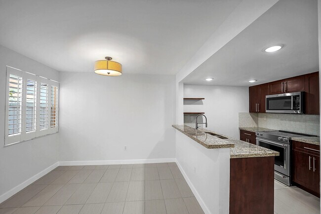 Building Photo - 4550 SW 68th Ct