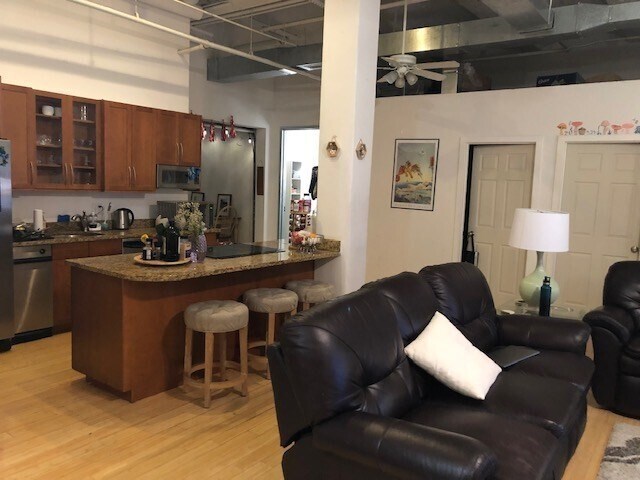 Building Photo - 121 Beach St