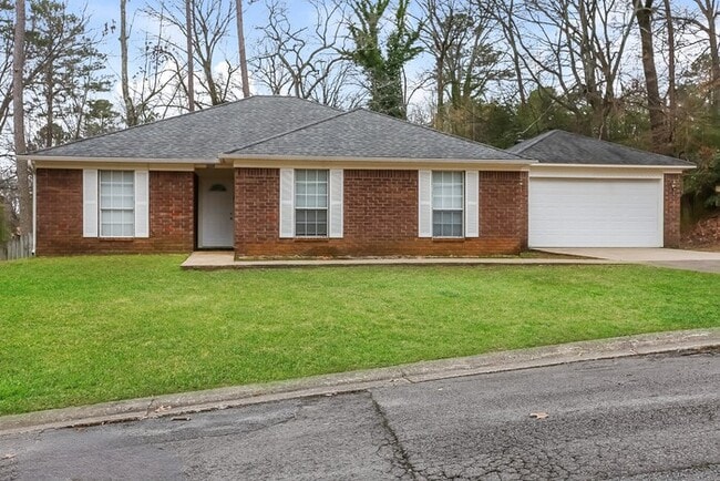 Building Photo - 2009 Cedarhurst Dr