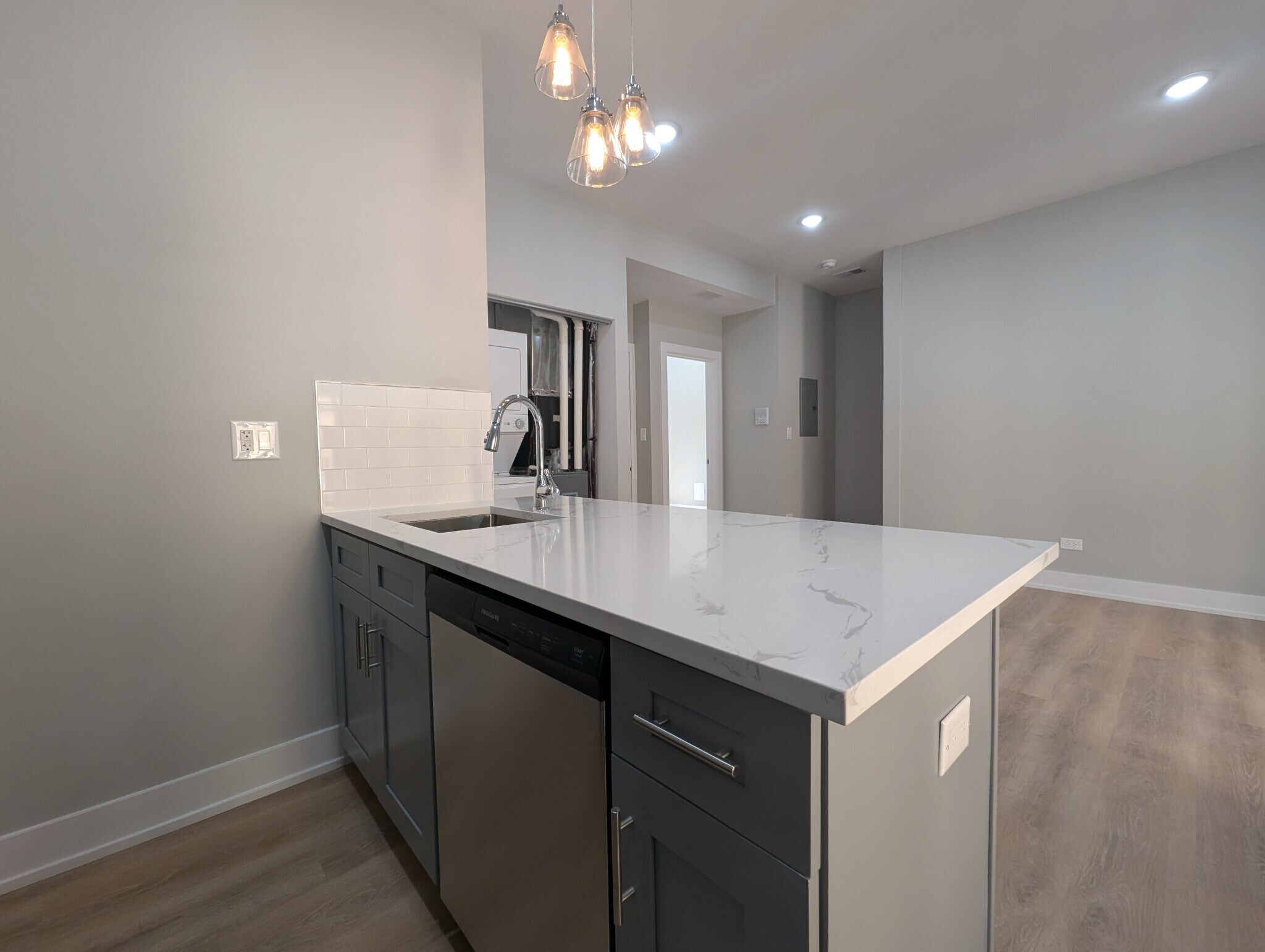 Building Photo - 421 W Belden
