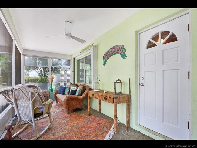 Building Photo - 1905 NE River Ct