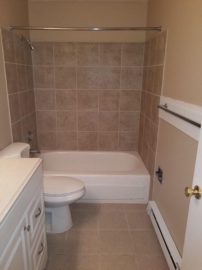 Building Photo - 1115 S Cherry St