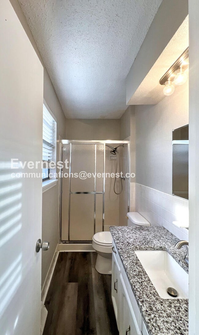 Building Photo - 7936 N Forest Ave