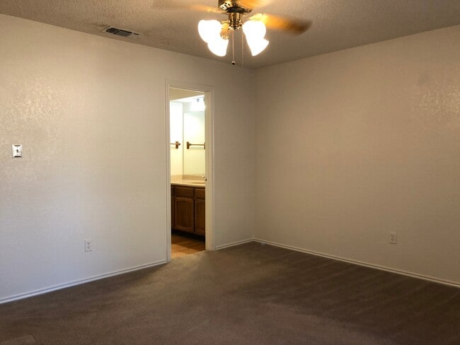 Building Photo - AVAILABLE NOW --Two Bedroom 1.5 Bath Duplex Unit in Euless