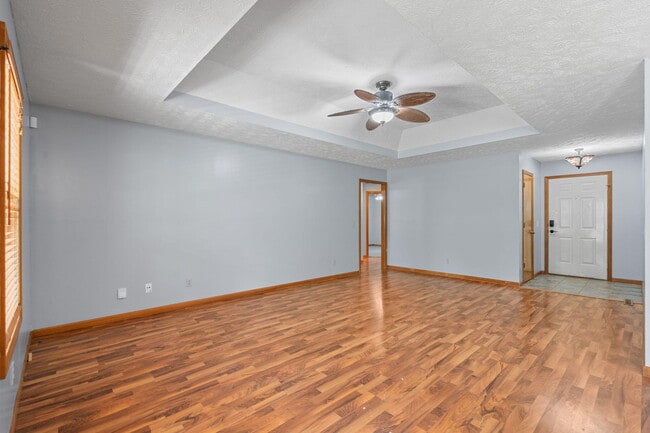 Building Photo - 303 S Suburban Ave