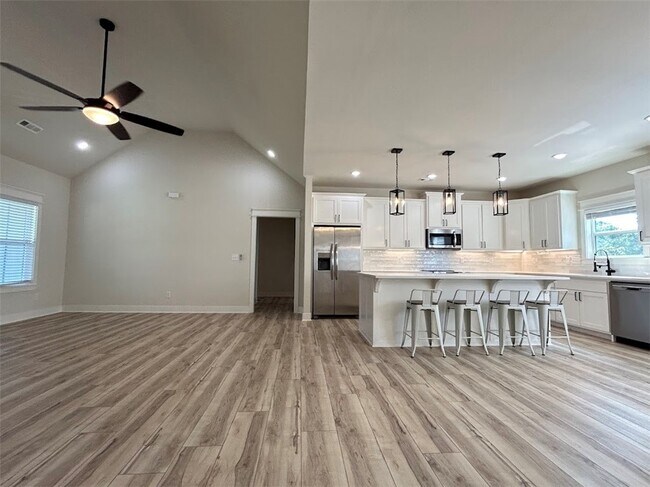 Building Photo - 27 Shropshire Dr