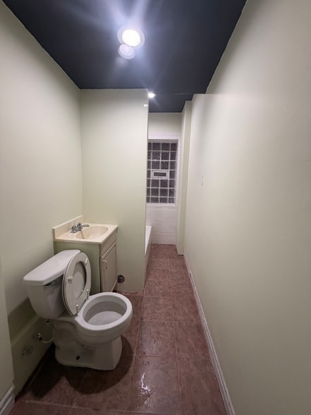 Building Photo - 2457 S Washtenaw Ave.