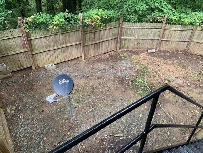 Building Photo - Move-in ready 1 Story Duplex located in th...