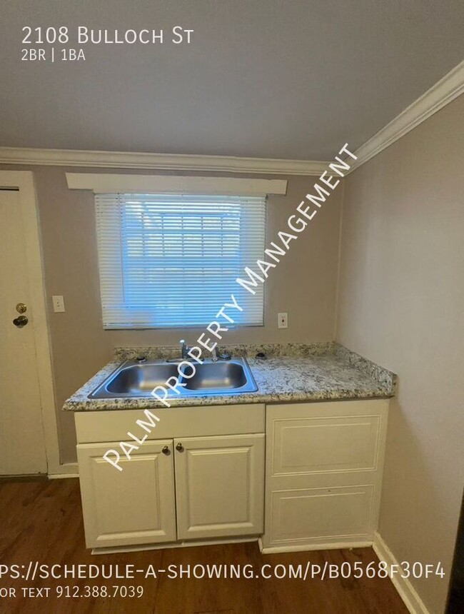 Building Photo - Newly Updated 2 Bedroom 1 Bathroom apartme...