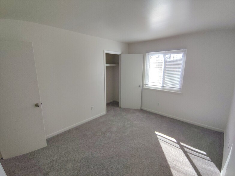 Building Photo - 600 Reusens Rd