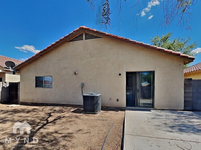 Building Photo - 550 W Kingman Dr