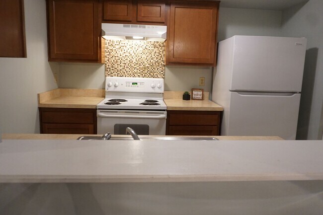 Building Photo - 5492 Pinehaven Ct