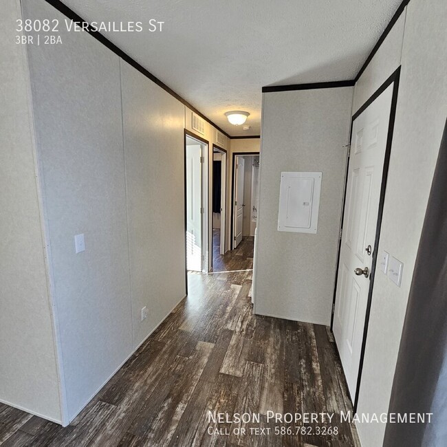 Building Photo - 3-bedroom, 2-bathroom, 960 square feet of ...