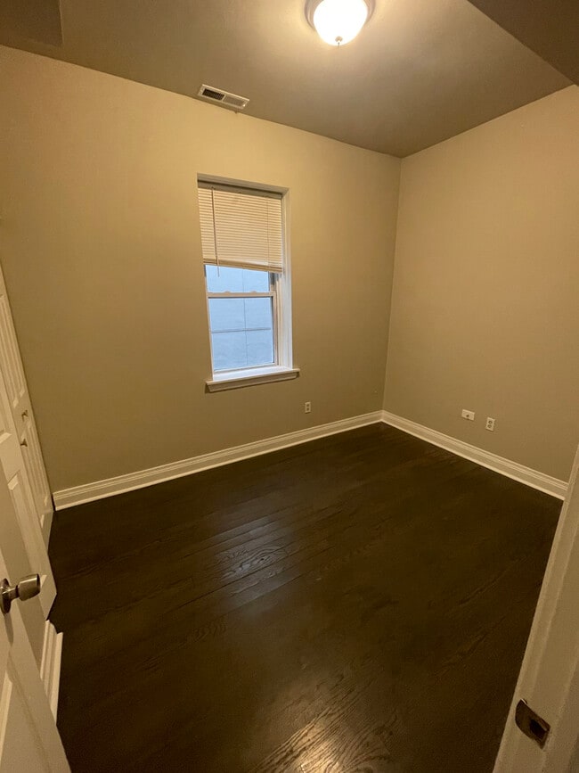 Building Photo - 2826 W Lyndale St