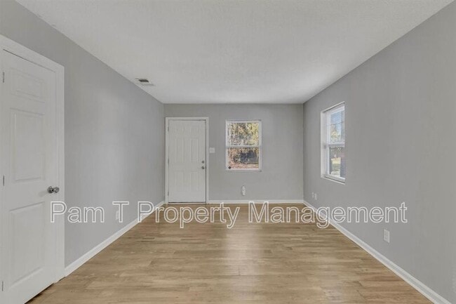 Building Photo - 1925 Cowan Ave