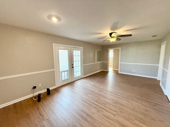 Building Photo - 207 Estates Dr