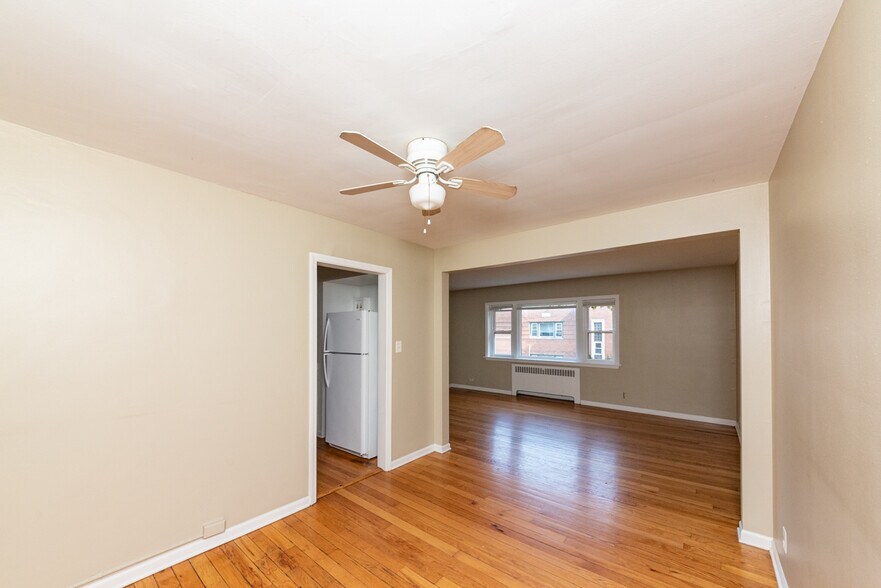 Building Photo - 233 Custer Ave