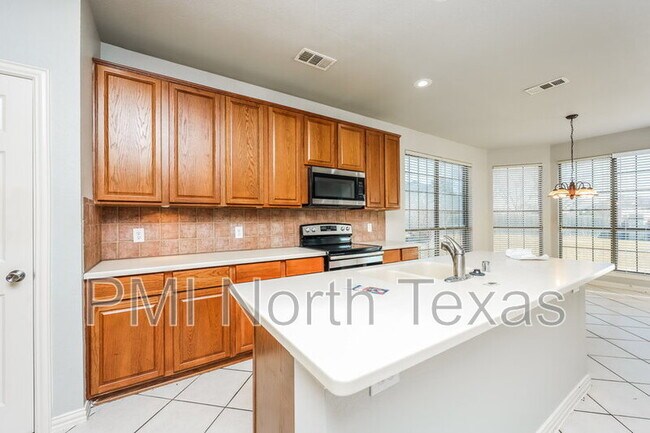 Building Photo - 2541 Indian Hills Dr