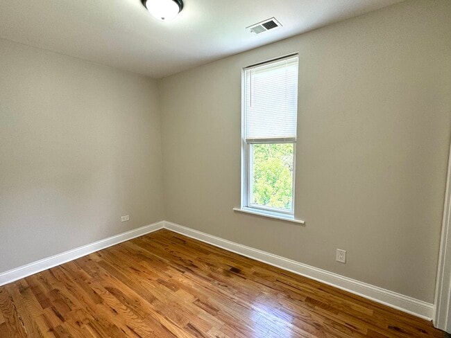 Building Photo - 3904 W Armitage Ave