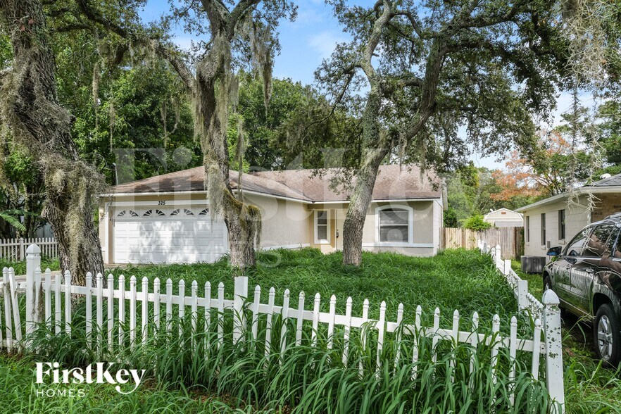 Building Photo - 325 Crabtree Ave