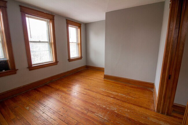Building Photo - 3407 Winnebago St