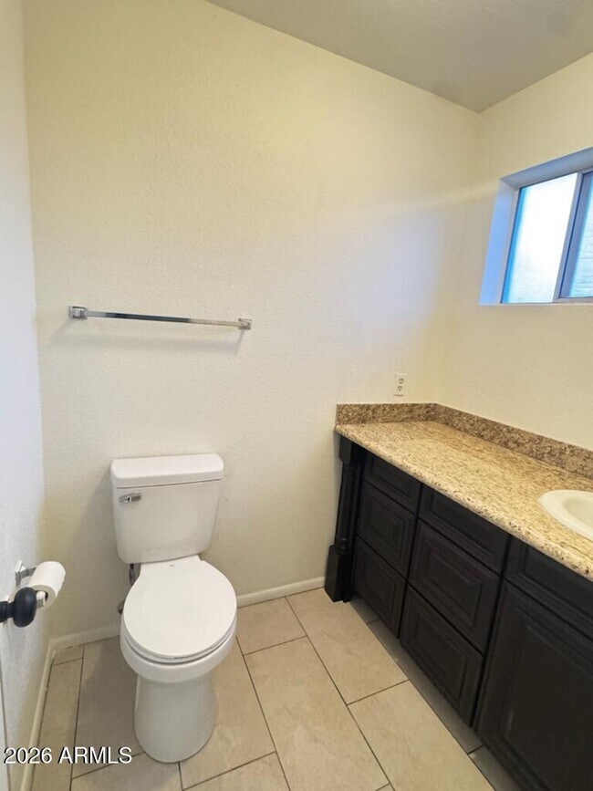 Building Photo - 4816 S Taylor Dr