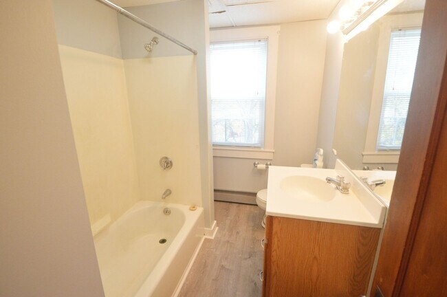 Building Photo - 38 Cascade St