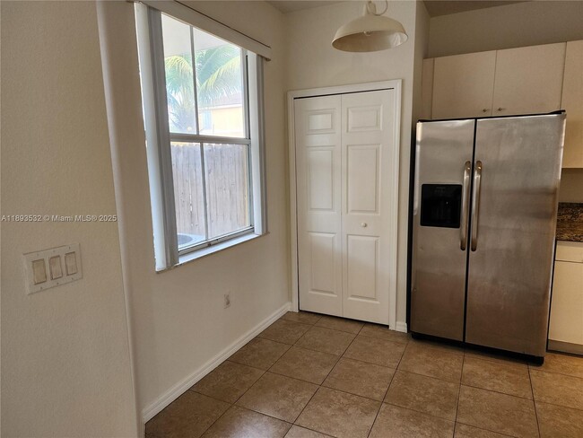 Building Photo - 10831 SW 240 Ln