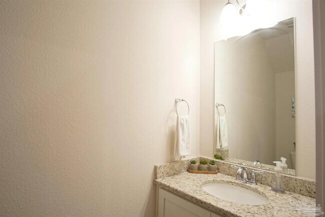 Building Photo - 1435 Iroquois Ct