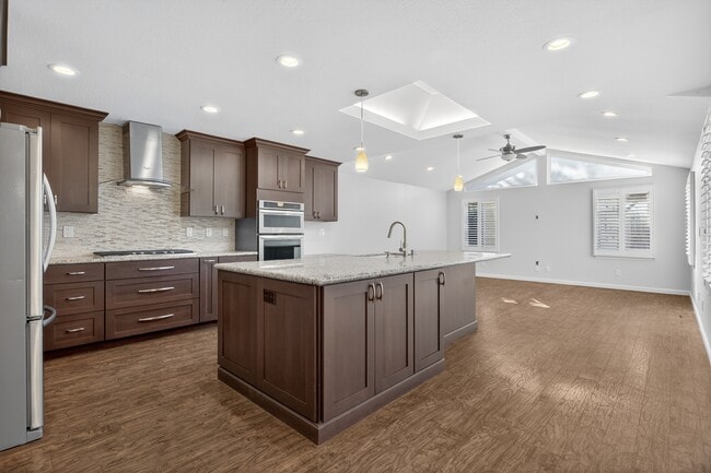 Building Photo - 899 Ebbetts Dr